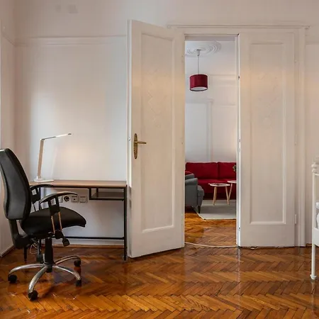 Elegant, Chique & Spacious Boho Loft