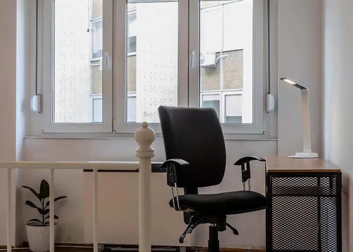 Elegant, Chique & Spacious Boho Loft * ベオグラード