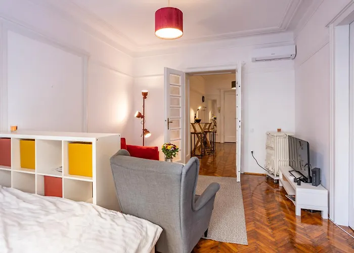 Elegant, Chique & Spacious Boho Loft ベオグラード