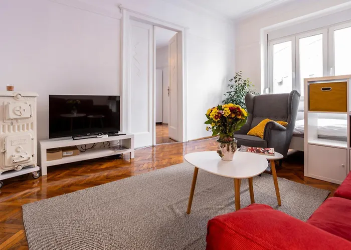 Elegant, Chique & Spacious Boho Loft Apartament